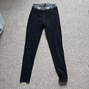 Alo Yoga Women’s Black Medium Leggings